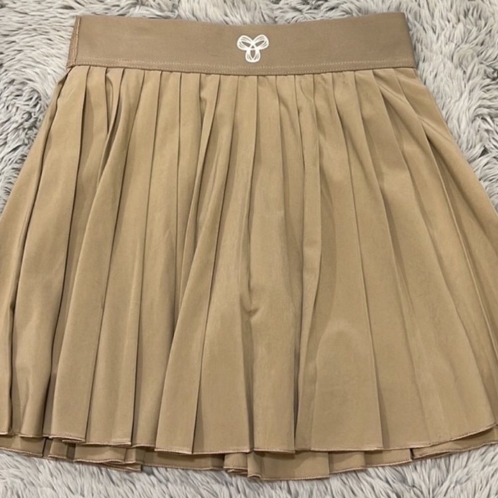 BNWOT TAN Aritzia Tennis Skirt